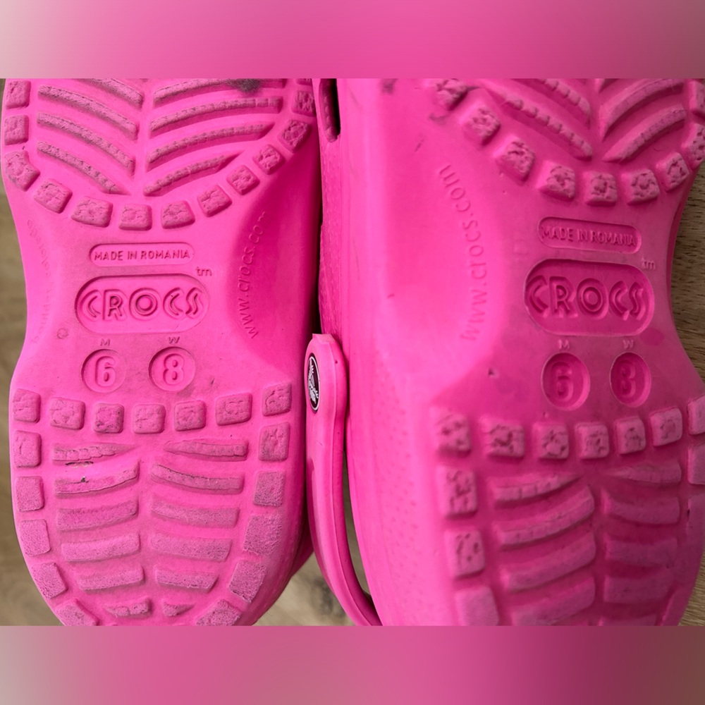 Women’s Hot Pink Crocs | Size 8 | Barbie Pink | A04 - Picture 5 of 7